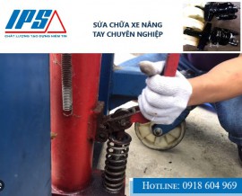 IPS SỬA CHỮA XE NÂNG TAY NHƯ THẾ NÀO